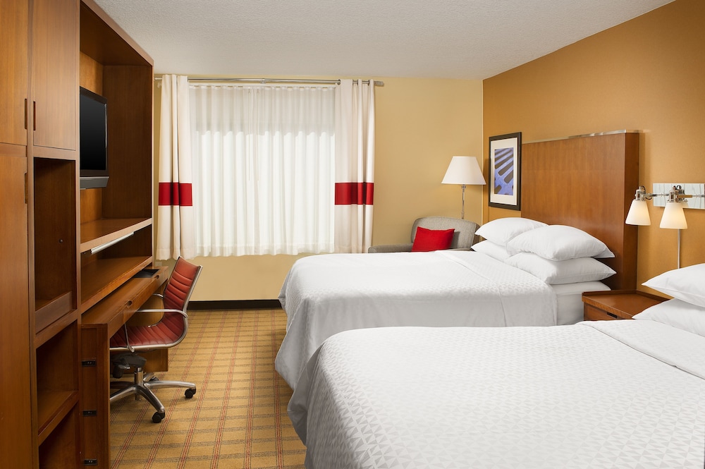Room, 2 Queen Beds - Photo 4