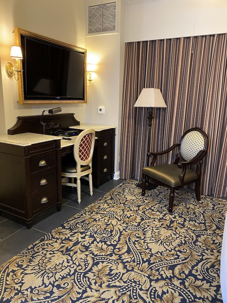 Deluxe Room, 1 King Bed - Photo 2