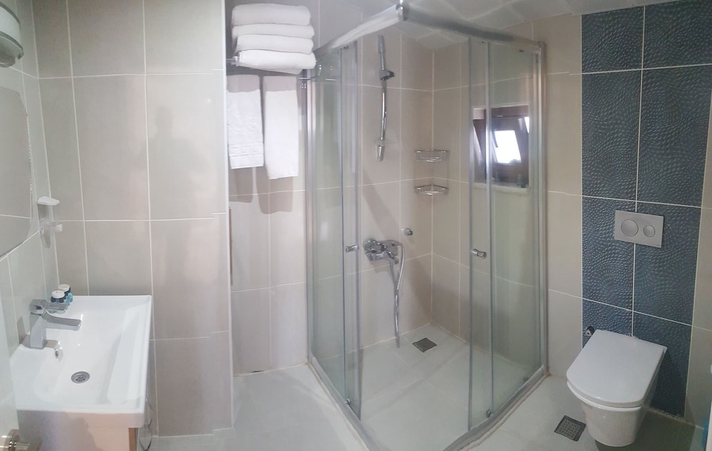 Triple Room, Smoking photo 2