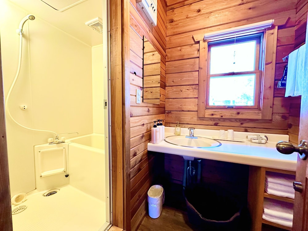 Private Cottage - Log Cabin - Photo 34