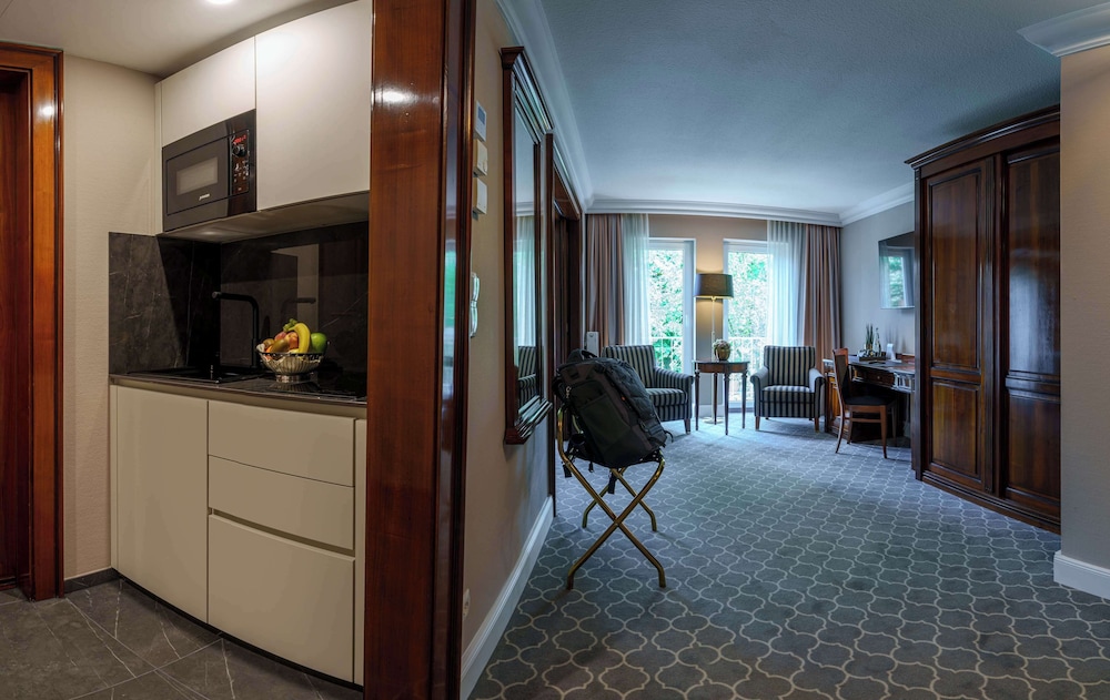 Superior Room, 1 Double Bed (Converts to 2 Twin Beds;Shower Only) - Photo 6