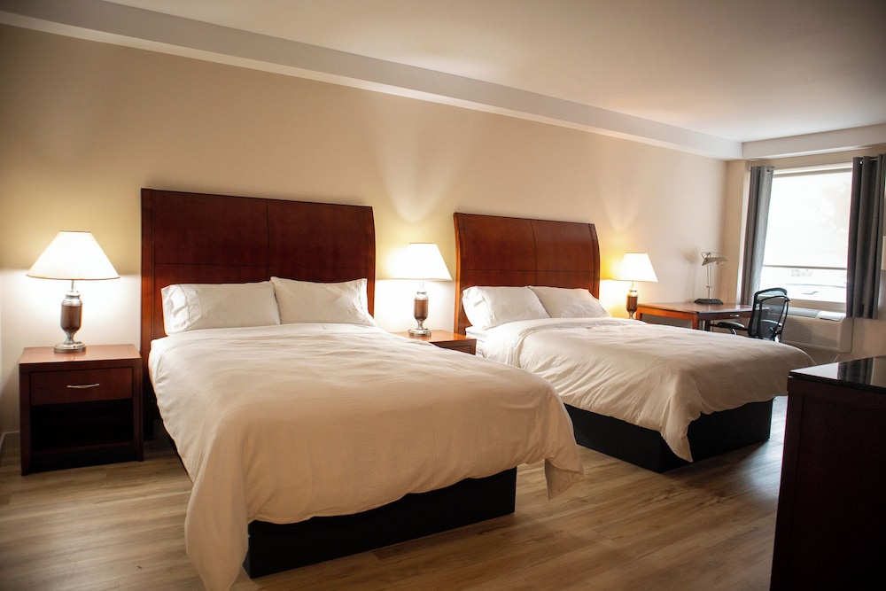 Standard Room, 2 Queen Beds, Non Smoking, Housekeeping photo 1