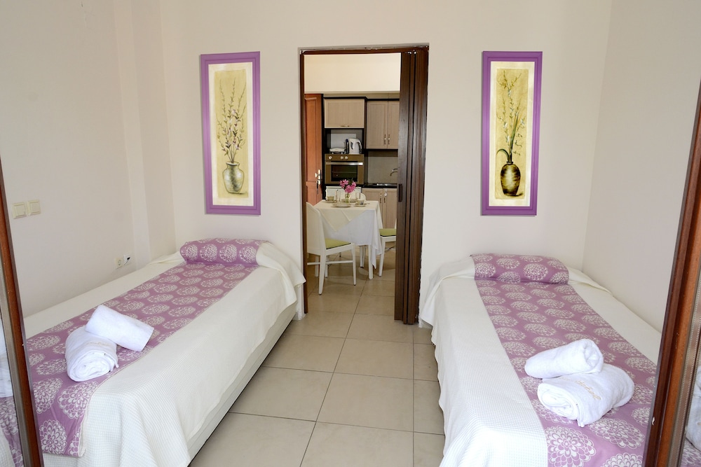 Family Apartment, 2 Bedrooms, Connecting Rooms, Sea Facing photo 2