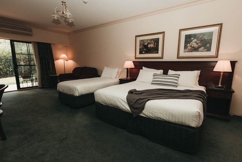Superior Double or Twin Room, Multiple Beds, Kitchenette, Ground Floor photo 3