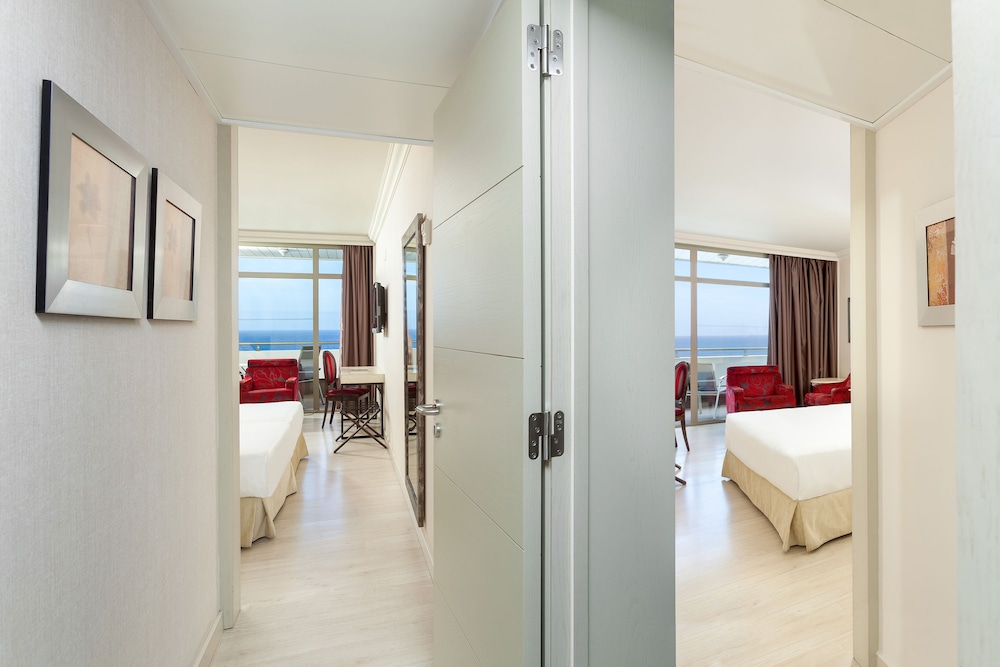 Connected Room Frontal Sea View