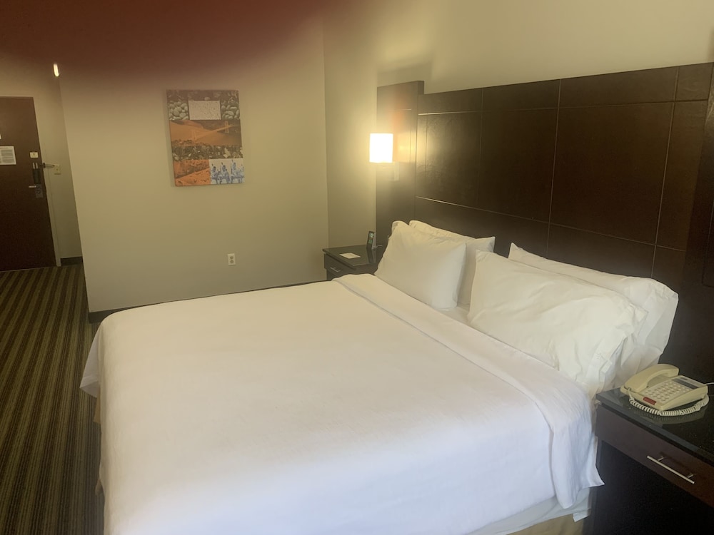 Standard Room, 1 King Bed - Photo 3
