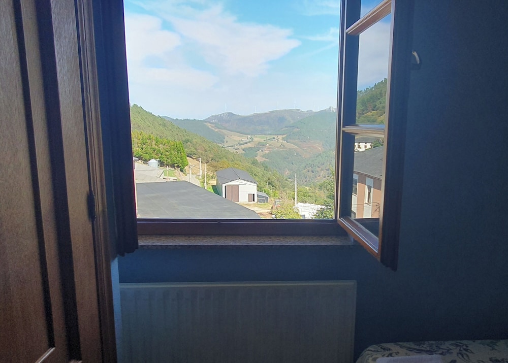 Basic Twin Room, Hill View