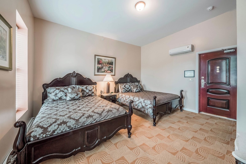 Luxury Quadruple Room, Private Bathroom