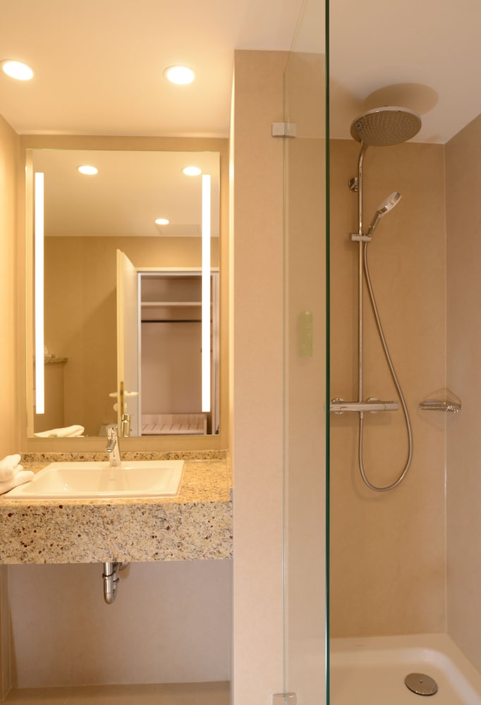 Standard Double Room - Photo 12