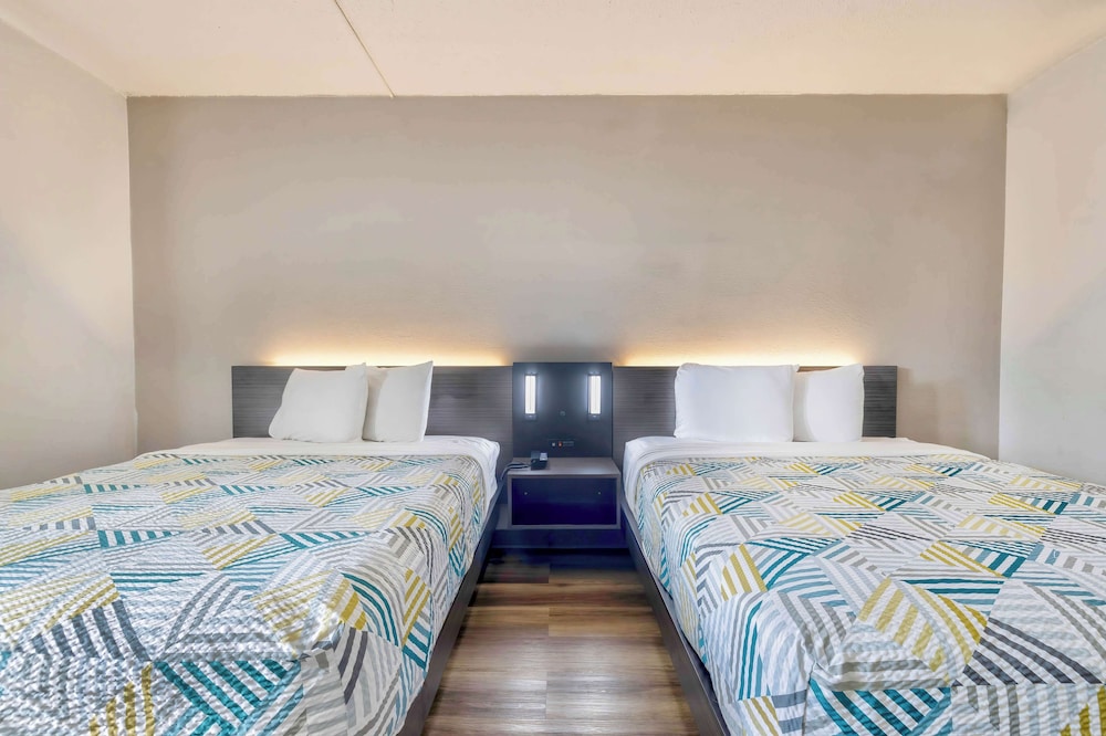 Deluxe Room, 2 Double Beds, Non Smoking, Refrigerator & Microwave photo 2