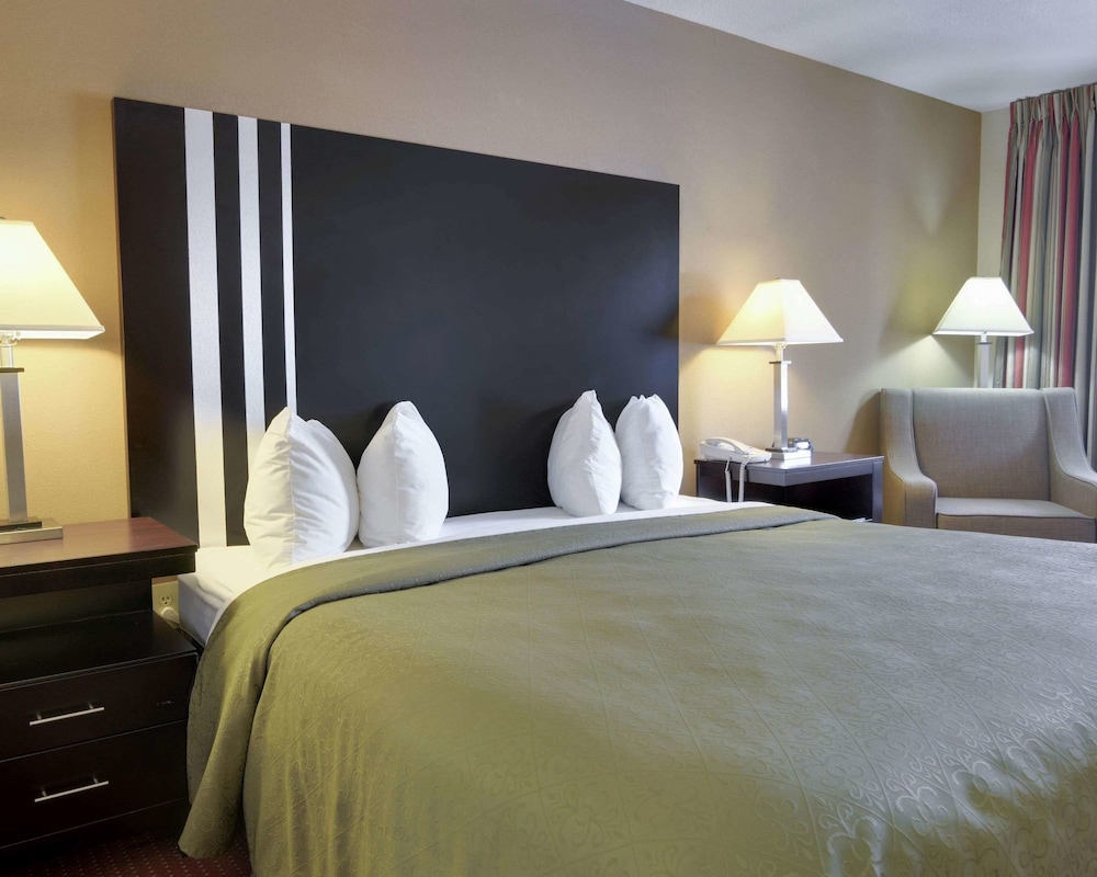 Room, 1 King Bed, Accessible photo 2