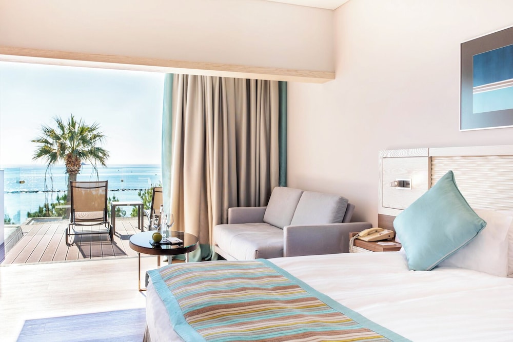Premium Room, 1 King Bed with Sofa bed, Terrace, Sea View - Photo 1