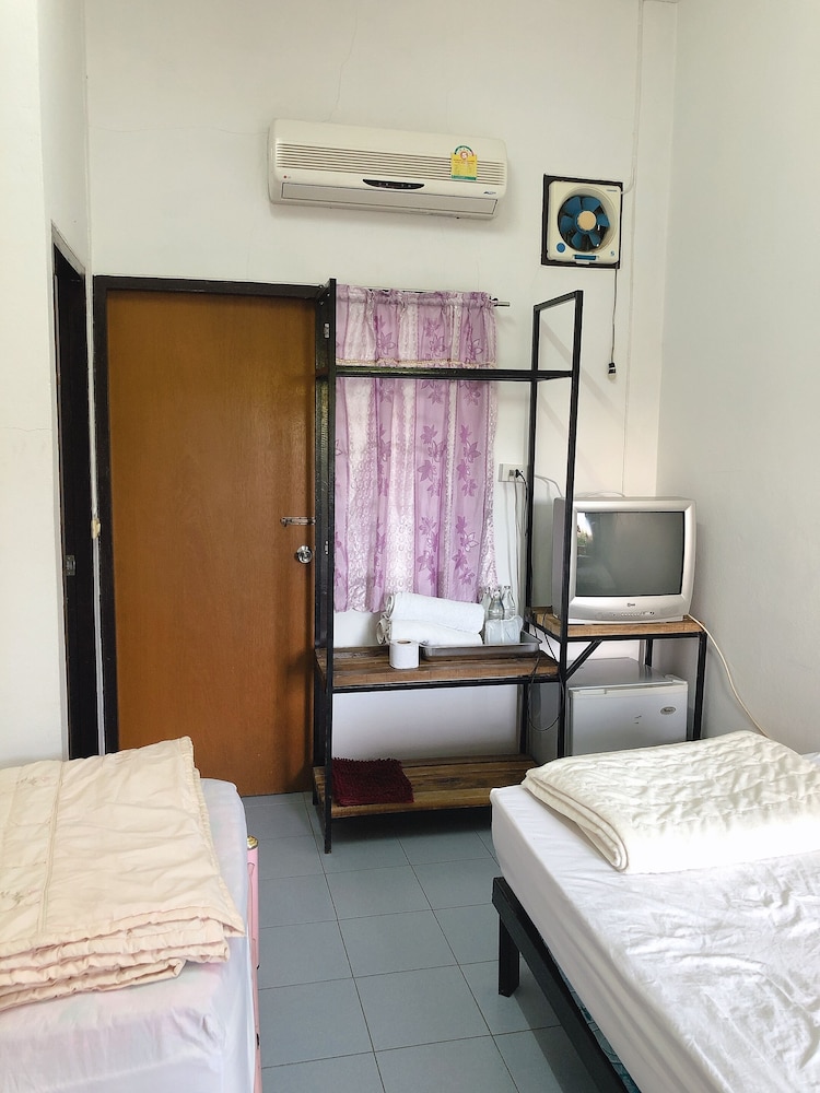 Triple Room, 3 Twin Beds photo 3