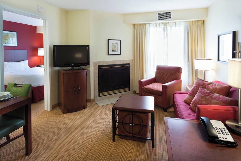 Suite, 1 Bedroom - Photo 1