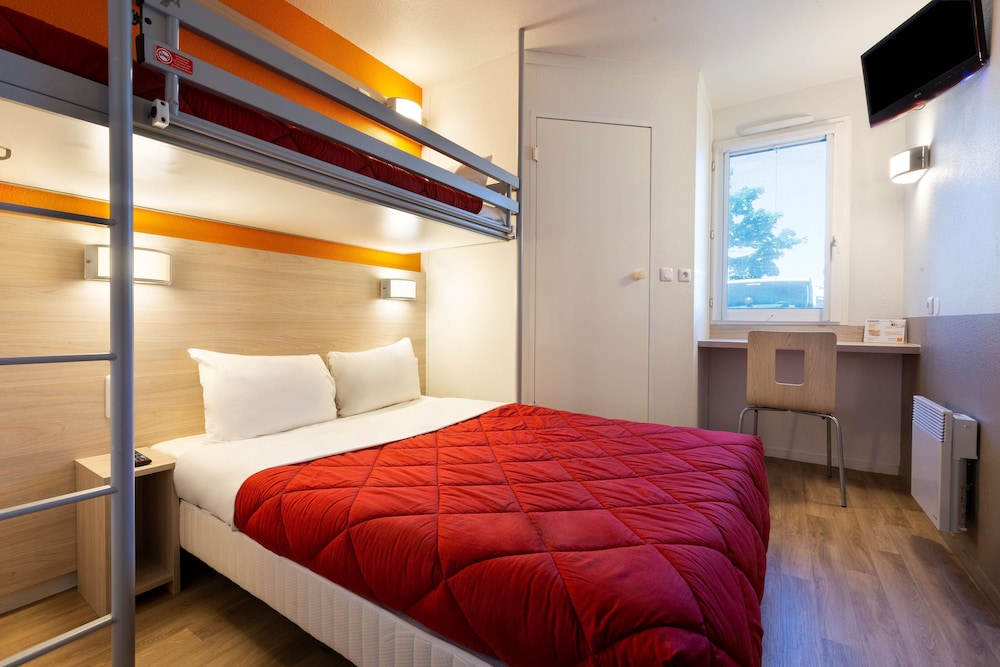 Standard Triple Room, Multiple Beds - Photo 1