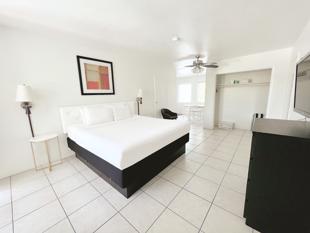 Deluxe Studio, 1 King Bed