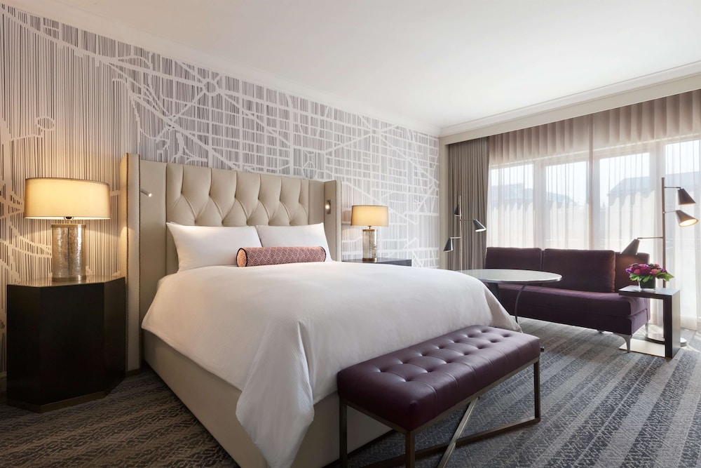 Fairmont Gold Signature Room, 1 King Bed, Non Smoking, Executive Level