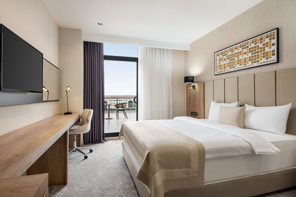 Room, 1 King Bed, City View - Photo 1