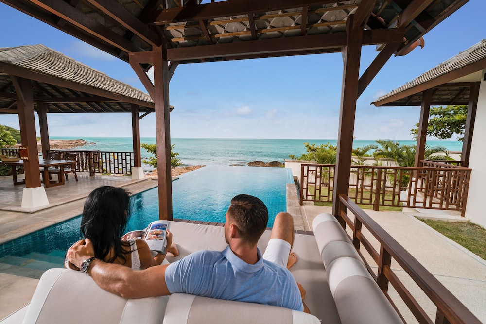 Villa, 4 Bedrooms (Oceanfront Pool Villa with Kitchen) photo 2