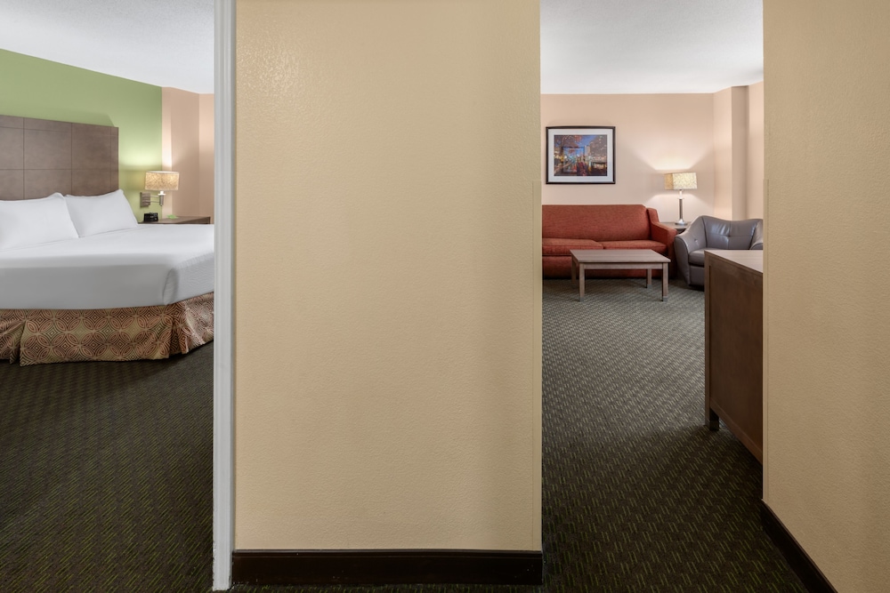 Suite, 1 King Bed, Non Smoking - Photo 1
