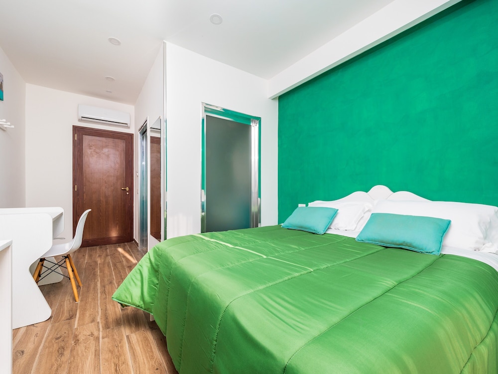 Deluxe Room - Photo 6