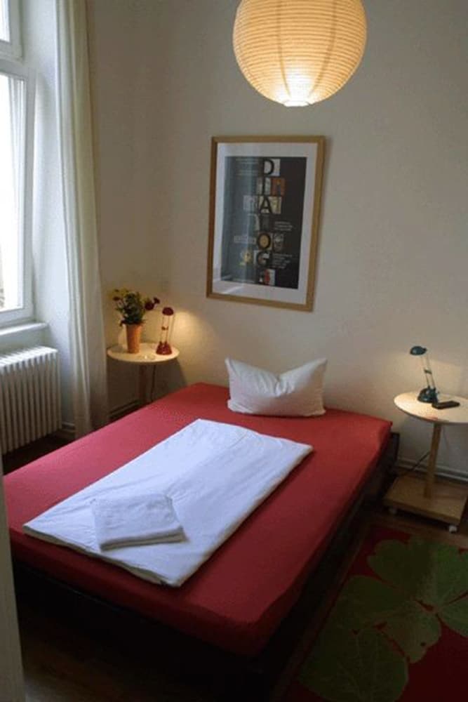 Standard Single Room (private bathroom on floor) photo 1