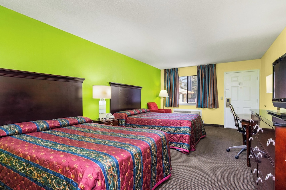 Room, 2 Queen Beds, Non Smoking