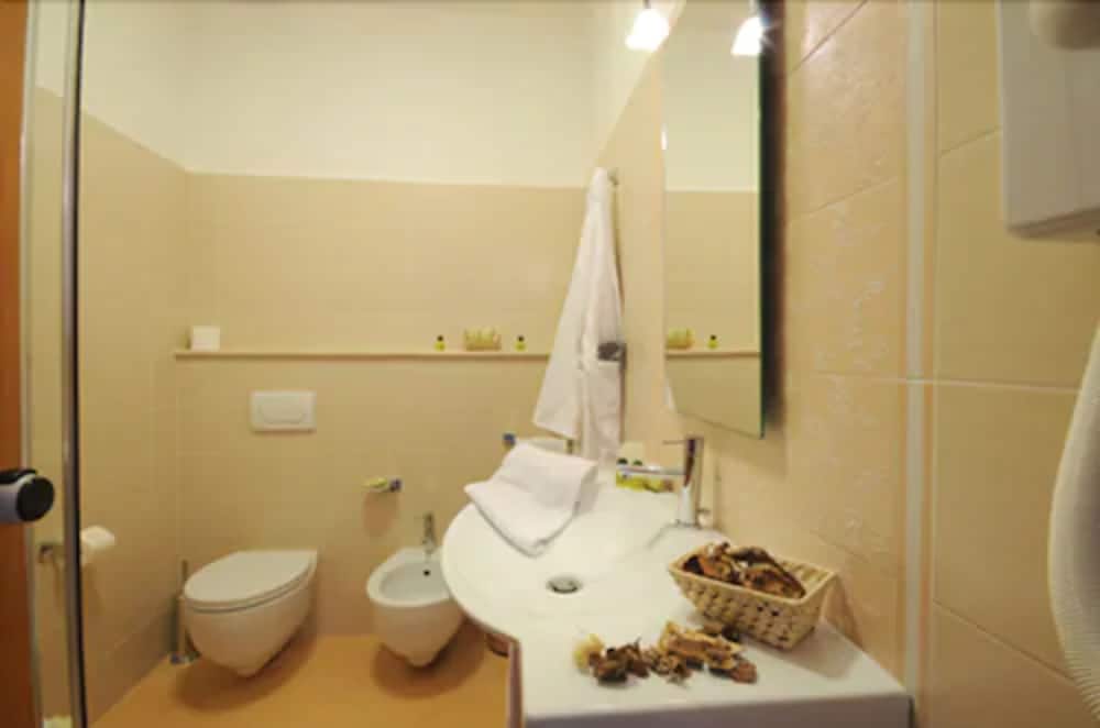 Standard Triple Room - Photo 10