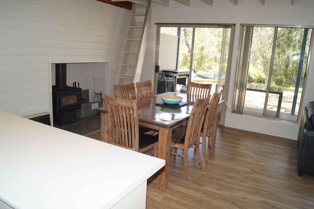 Standard Cabin, 2 Bedrooms, Non Smoking, Kitchen (& Loft Sleep 6) photo 2