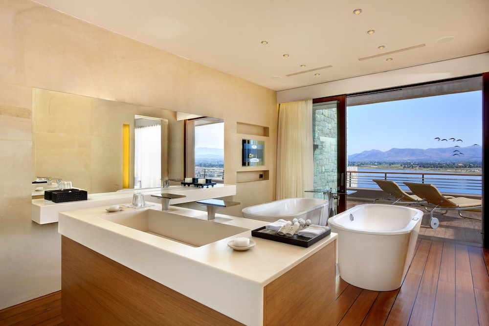Luxury Villa, Jetted Tub, Sea View photo 3