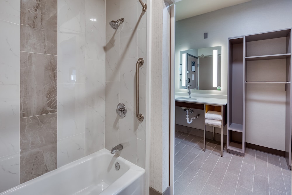 Suite, 2 Queen Beds - Photo 5