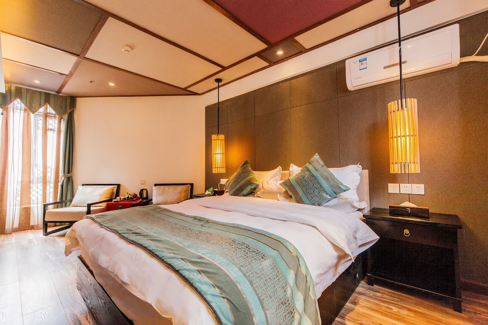 Standard King Room photo 1