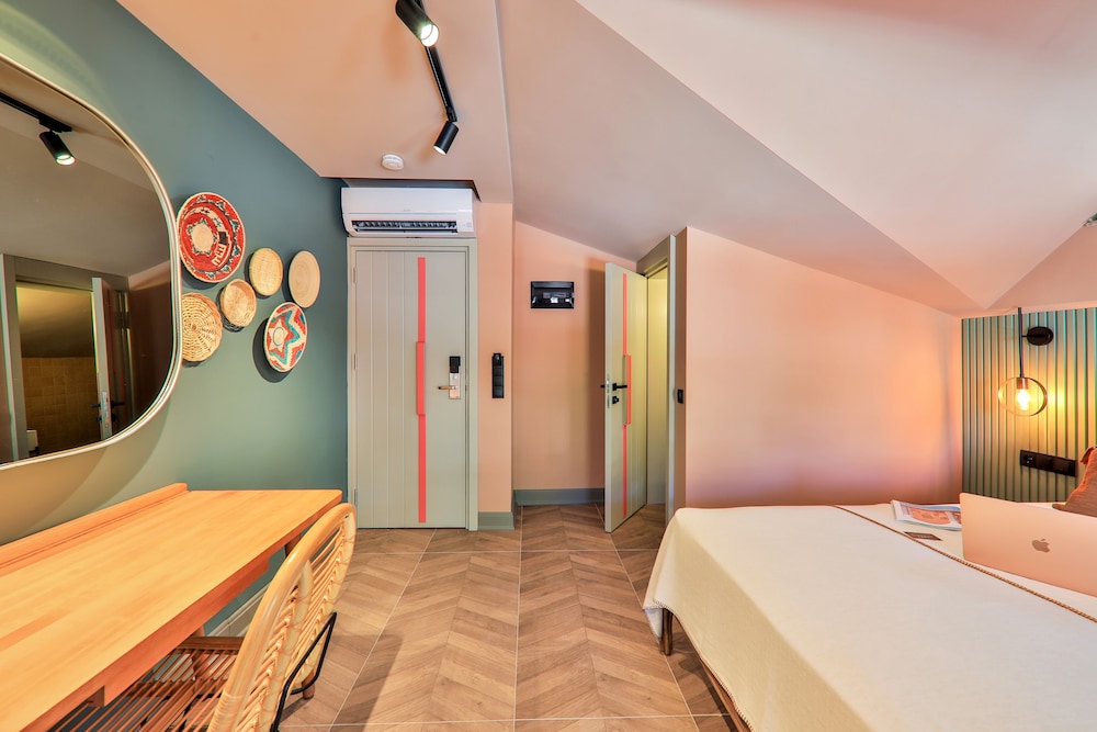 Economy Double Room - Photo 13