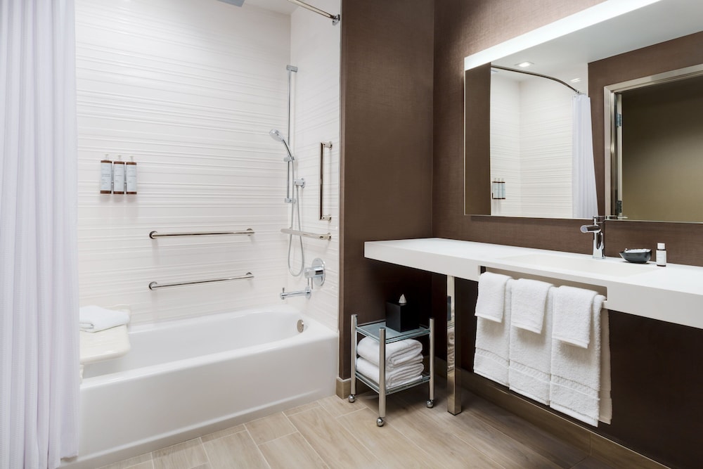 Room, 2 Queen Beds (Mobility Accessible, Tub) - Photo 5
