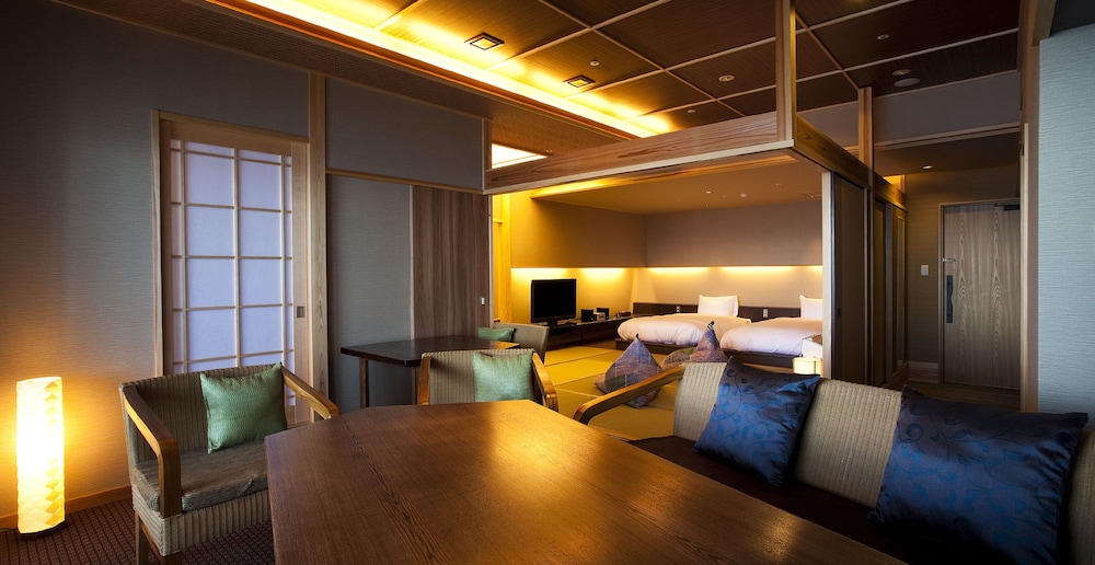 Japanese Western Suite with Open-Air Onsen Non Smoking - Photo 2