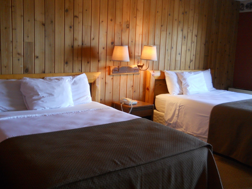Standard Room, 2 Queen Beds, Refrigerator