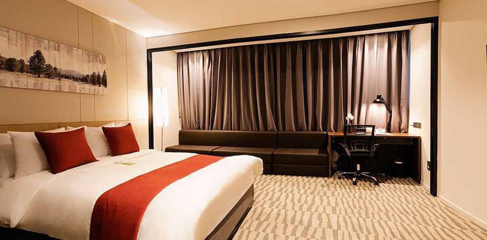 Junior Suite, 1 Double Bed, Non Smoking - Photo 2