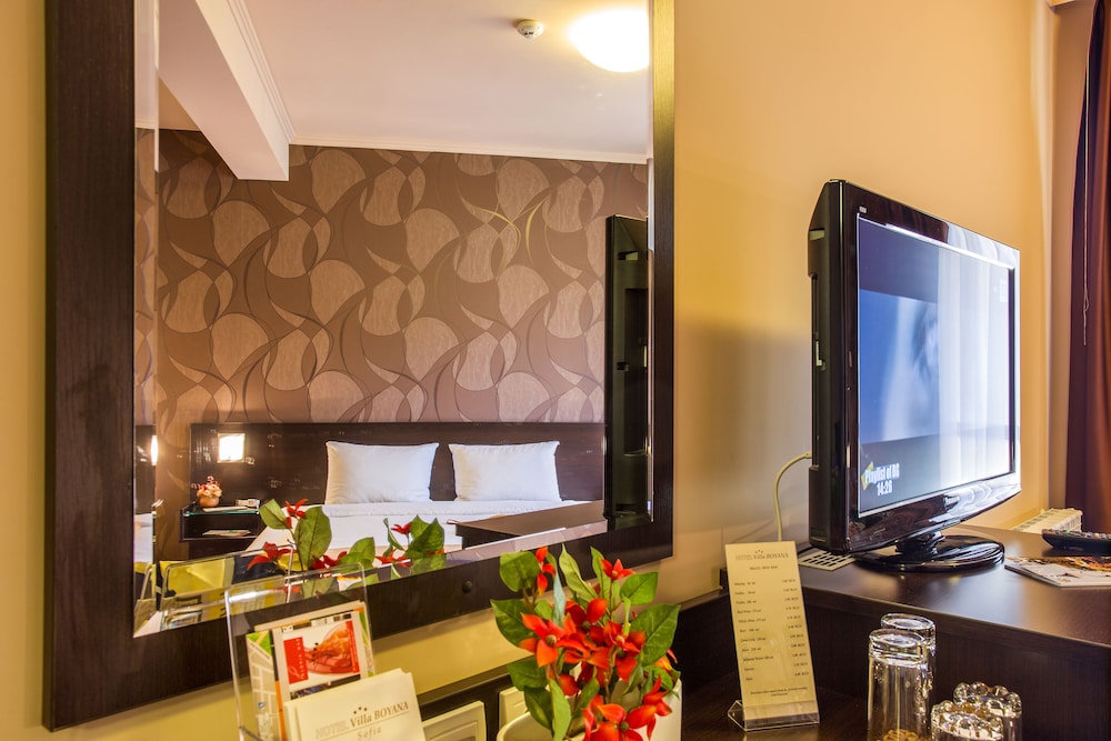Business Suite, 1 King Bed photo 3