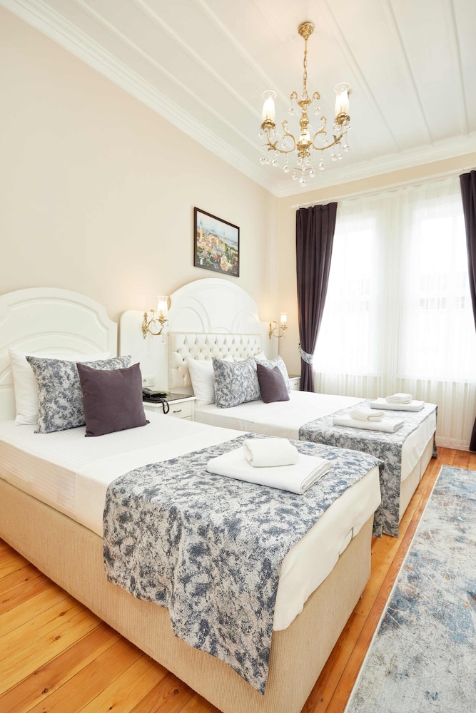 Superior Triple Room photo 2