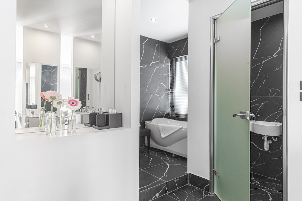 Executive Suite, Jetted Tub, Sea View