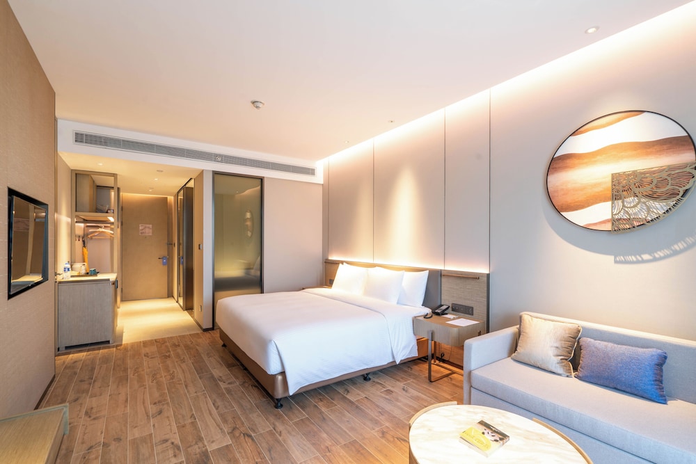 Deluxe King Room with Garden View