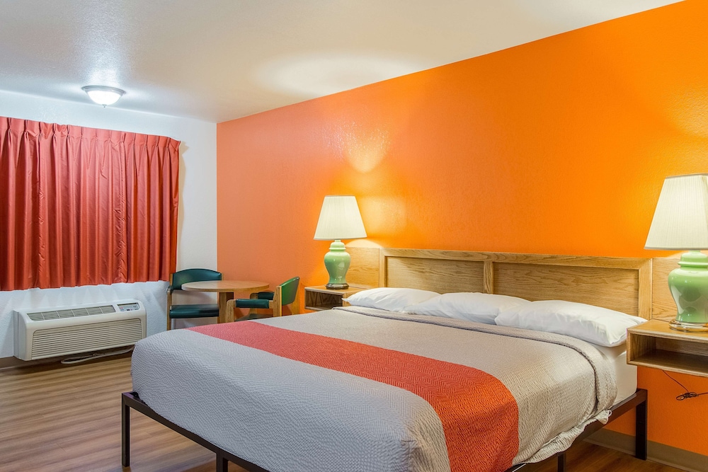 Deluxe Room, 1 Queen Bed, Non Smoking, Hot Tub photo 3
