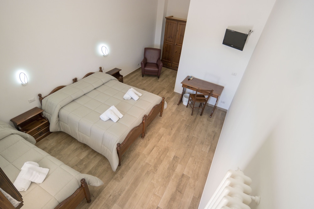Superior Triple Room, Ensuite, Garden View