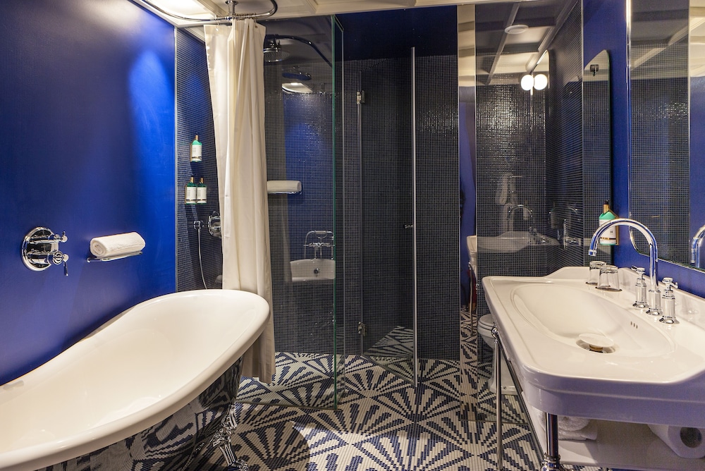 Legacy Corner Suite - Photo 13
