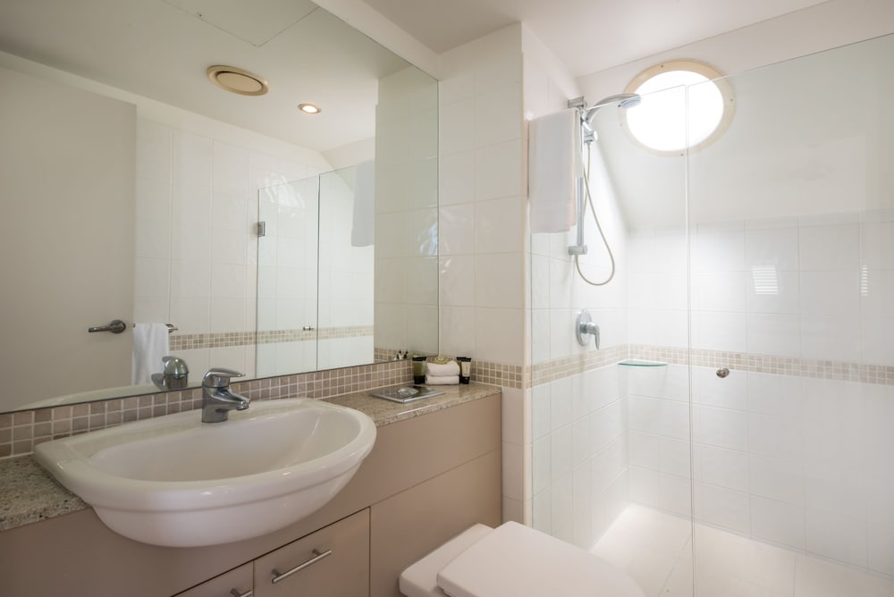3 Bedroom 3 Bathroom Top Floor Spa Penthouse - Photo 7