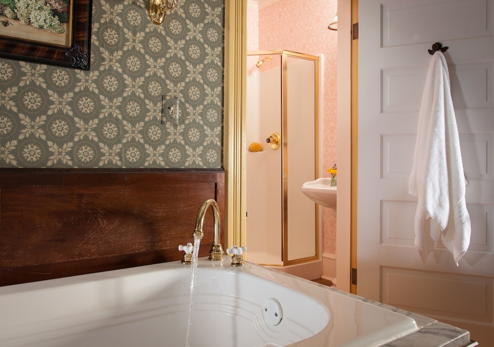 Room, Private Bathroom (Jessie- Breakfast Included ) photo 3