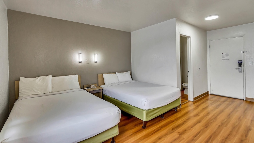 Standard Room, 2 Double Beds, Non Smoking photo 1