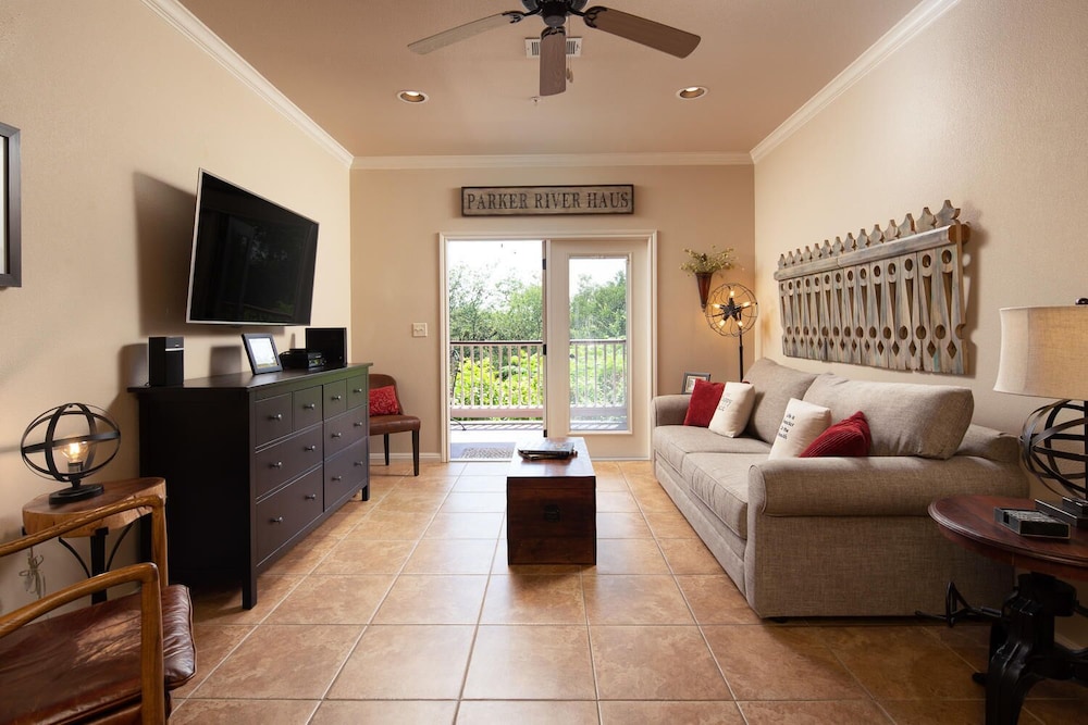 Condo, 3 Bedrooms