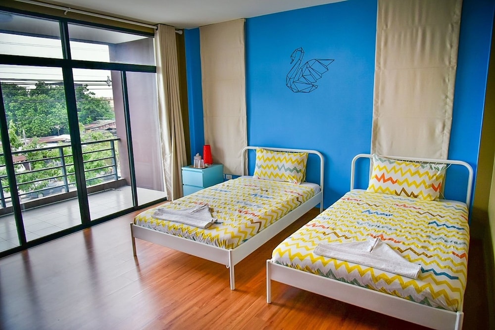 Superior Twin Room, Multiple Beds, Private Bathroom, City View photo 3