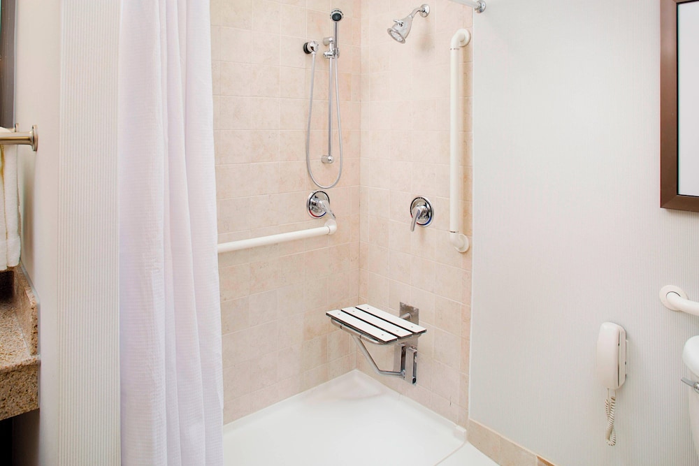 Room, 1 King Bed with Sofa bed (Mobility Accessible, Roll-In Shower) photo 3
